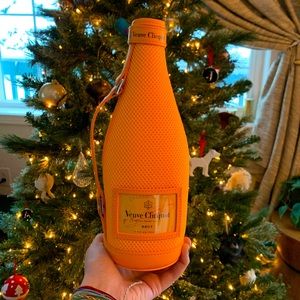 Veuve Clicquot Brut ice jacket carrier